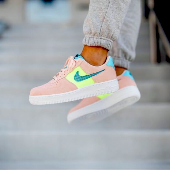 Nike Womens Air Force 1 Low '07 SE NWT 7.5 - Picture 2 of 6